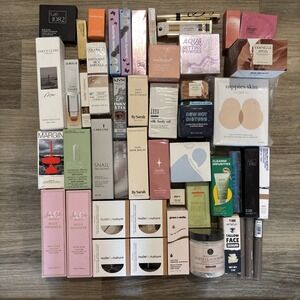 NEW 50 PIECE RESELLER LOT Makeup skincare Clinique Medicube Centella Hourglass